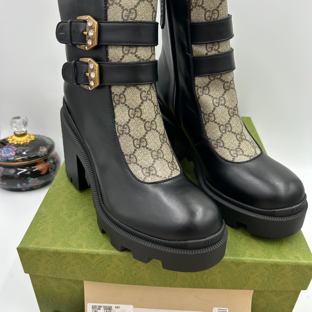 ****************Women’s Gucci supreme ankle boots with studded buckles size 41.5 - Picture 2 of 10